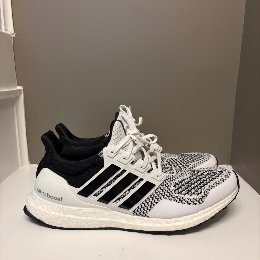 Men’s 11.5 Adidas ULTRABOOST 1.0 SHOES